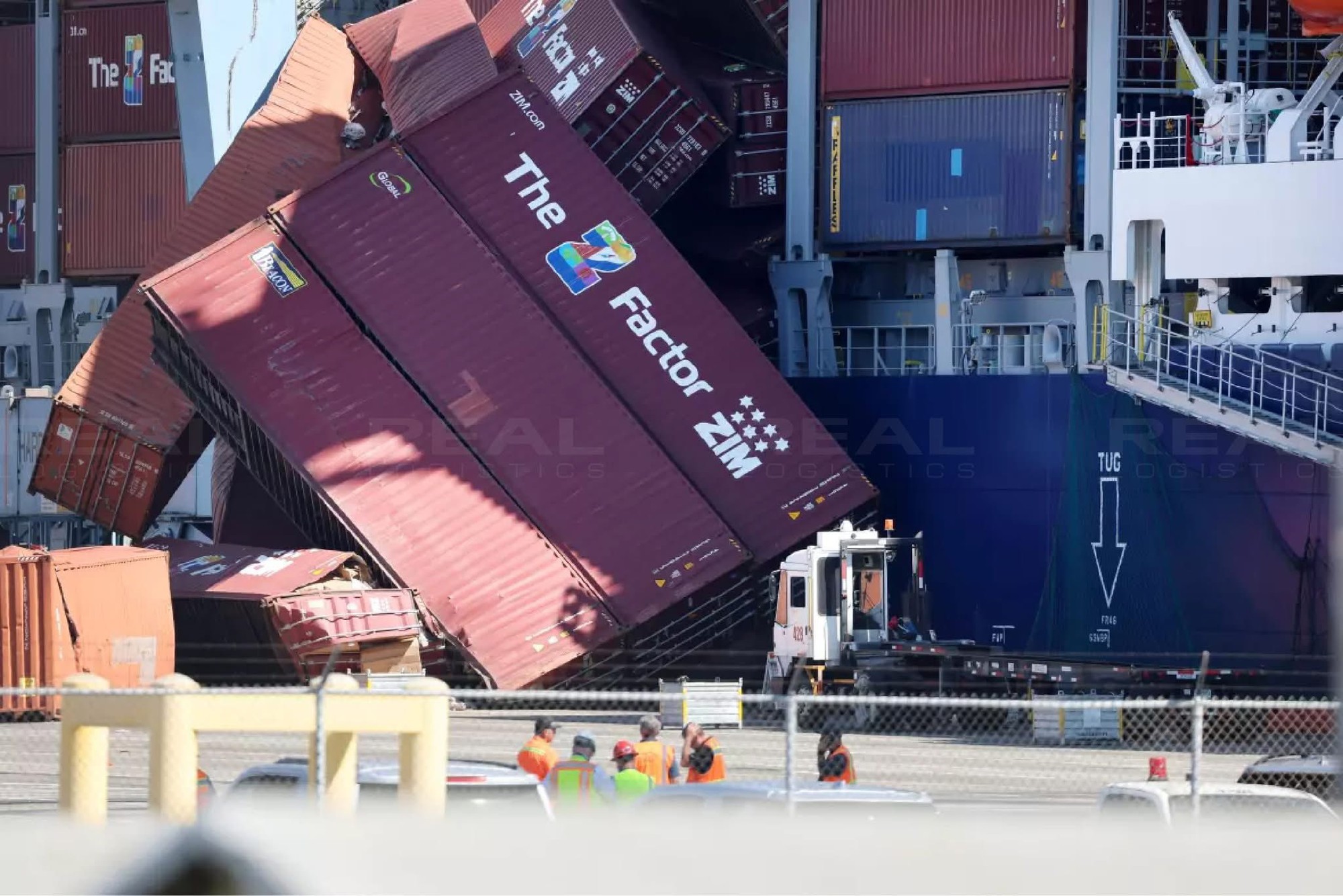 Sự Cố Hàng Hải Nghiêm Trọng Tại Cảng Long Beach: 67 Container Rơi Khỏi Tàu Trong Khi Dỡ Hàng